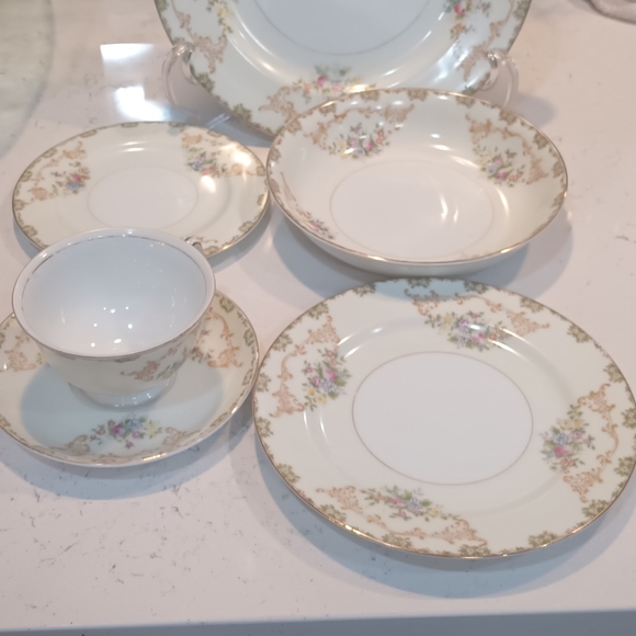 6 Piece Place Setting Imperial China - Picture 9 of 9